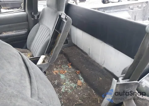 2000 Chevrolet S-10 Ls from USA, damaged, VIN 1GCCS19W5Y8184918